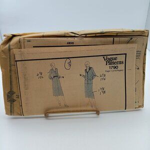 UNCUT Vintage Sewing PATTERN Vogue 1790, Ladies 1977 Jacket Blouse and Skirt